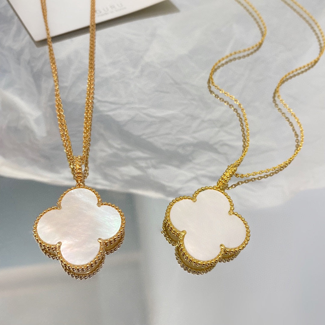 ¡®Lumi¡¯CLOVER 25MM MOP LARGE PENDANT NECKLACE