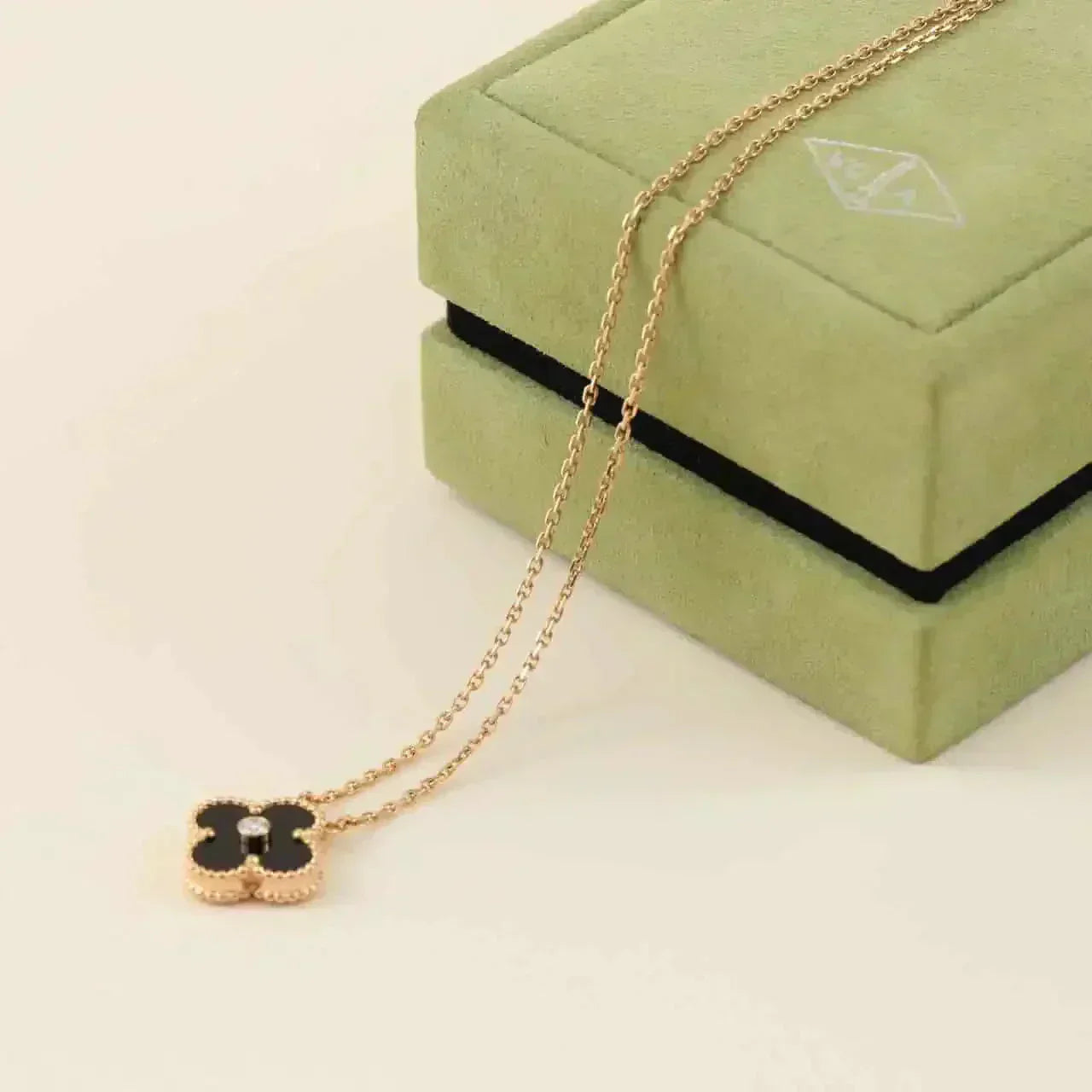 ¡®Lumi¡¯CLOVER 15MM DIAMOND ONYX NECKLACE