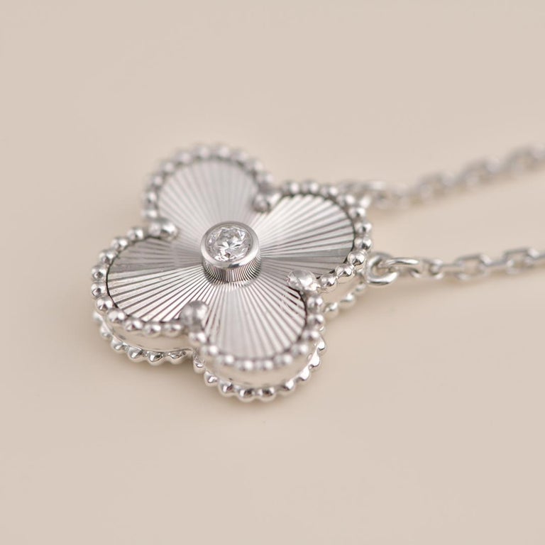 Lumi® CLOVER 15MM DIAMANT-LASER-HALSKETTE SILBER