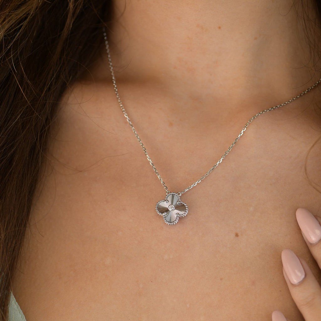 Lumi® CLOVER 15MM DIAMANT-LASER-HALSKETTE SILBER