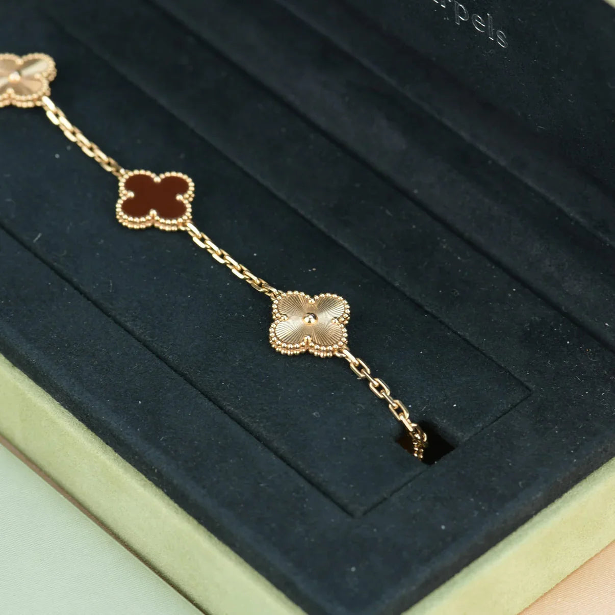 [Lumi jewelry] CLOVER 5 MOTIF RED CORNELIAN BRACELET COLLECTION