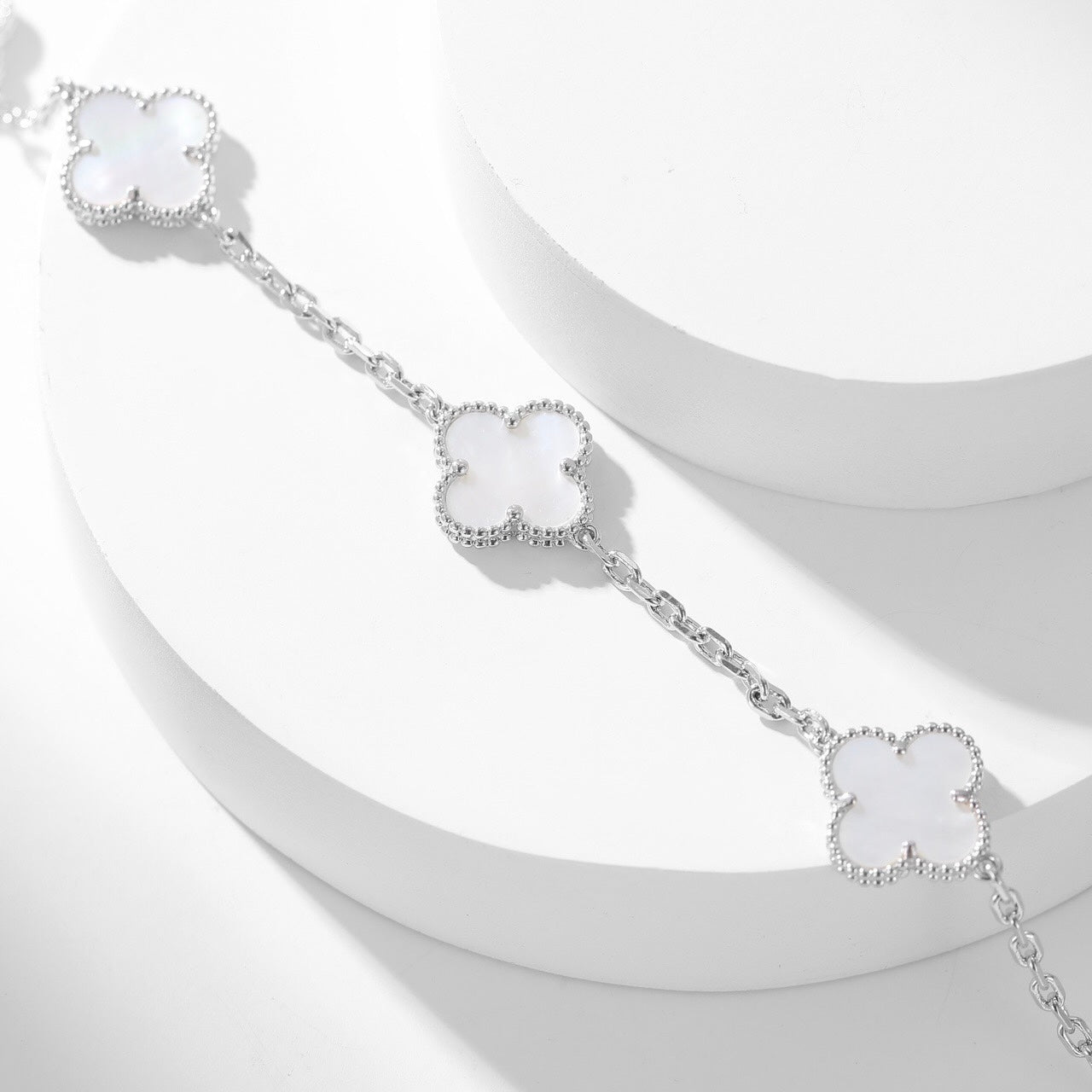 ¡®Lumi¡¯CLOVER 10 MOTIFS WHITE MOTHER OF PEARL NECKLACE