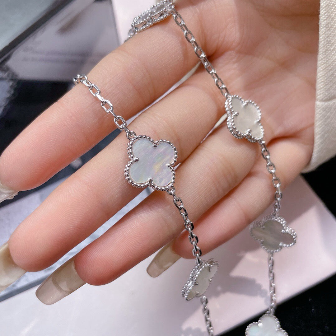¡®Lumi¡¯CLOVER 10 MOTIFS WHITE MOTHER OF PEARL NECKLACE