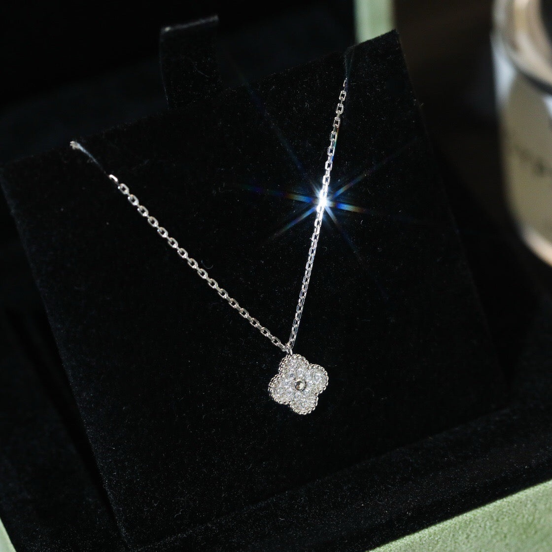 ¡®Lumi¡¯CLOVER MINI 9.5MM PENDANT DIAMOND NECKLACE