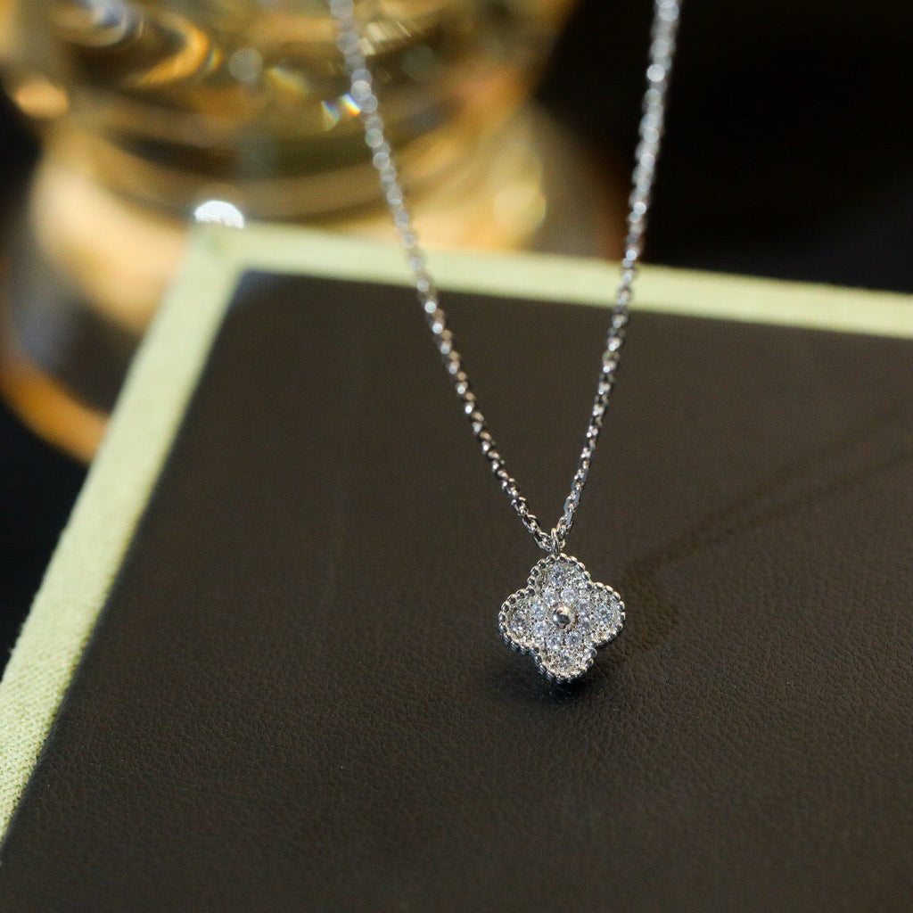 ¡®Lumi¡¯CLOVER MINI 9.5MM PENDANT DIAMOND NECKLACE