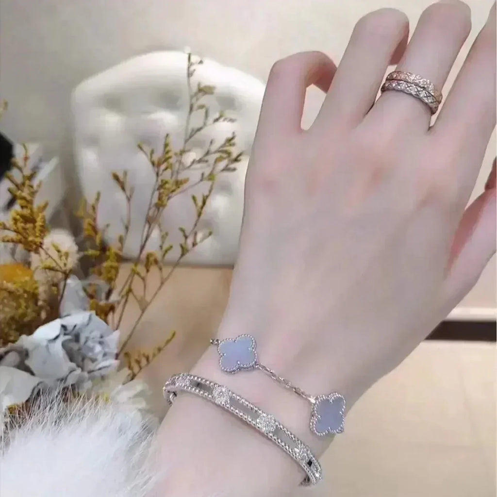 [Lumi] Neue Armbandkollektion „Clover 5 Motif“ aus lila Chalkedonier