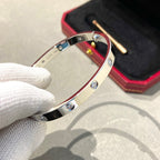 ¡®Lumi¡¯LOVE BRACELET 6.1MM 10 DIAMONDS