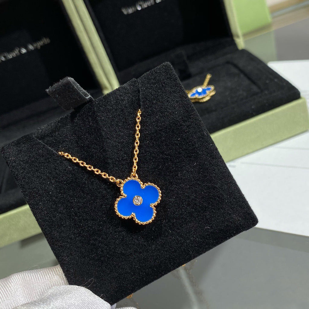 ¡®Lumi¡¯CLOVER 15MM DIAMOND AND BLUE AGATE NECKLACE