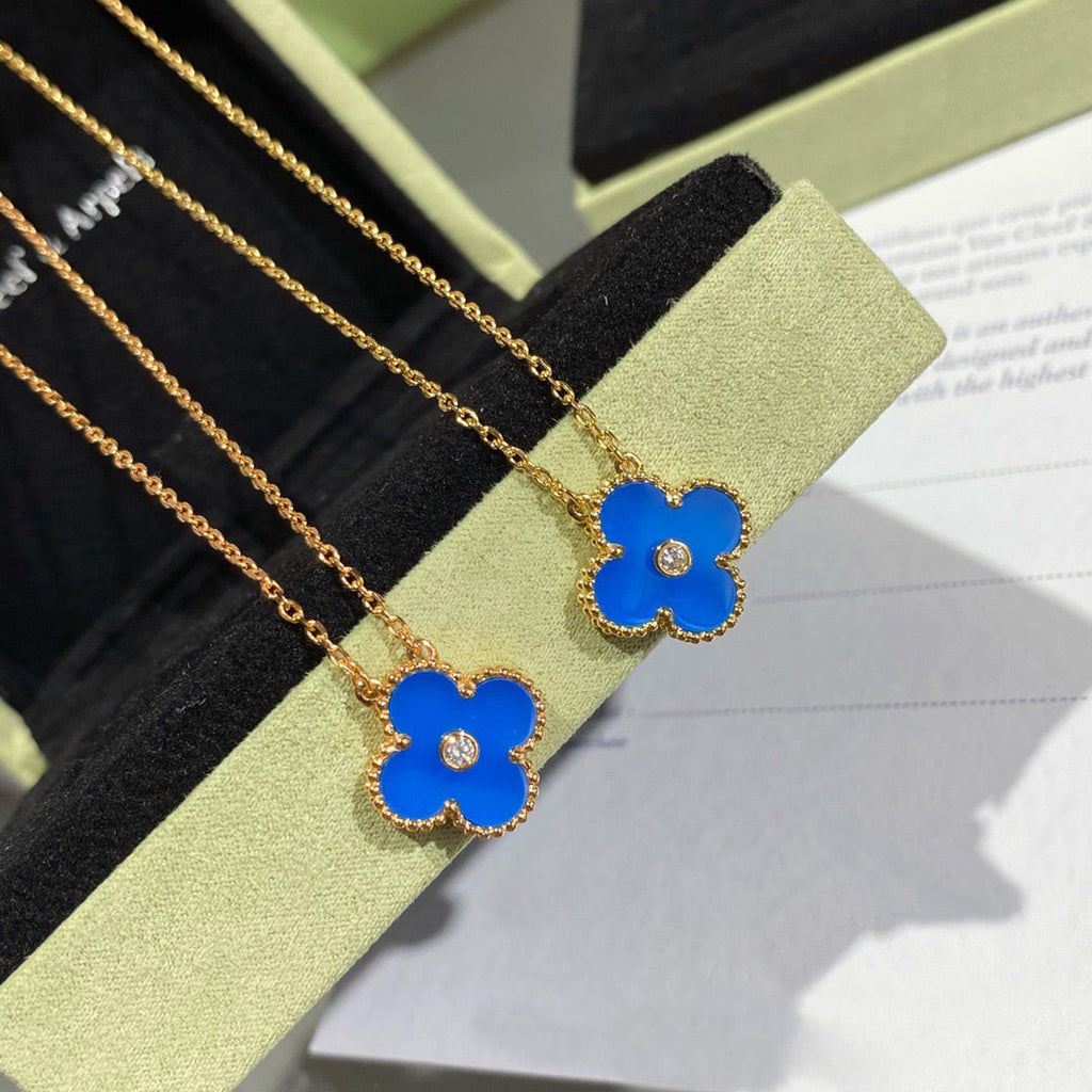 ¡®Lumi¡¯CLOVER 15MM DIAMOND AND BLUE AGATE NECKLACE