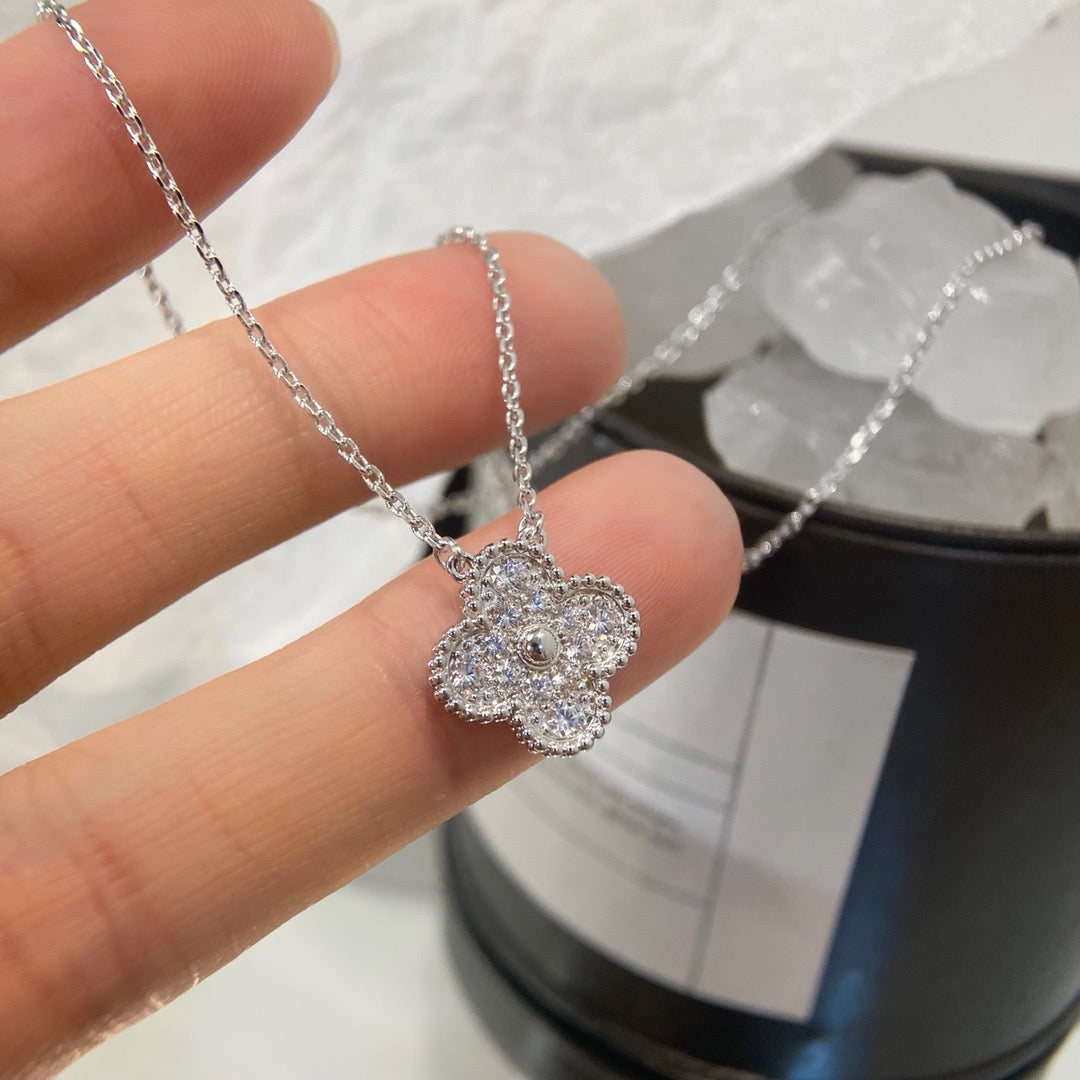 ¡®Lumi¡¯CLOVER 15MM DIAMOND SINGLE FLOWER NECKLACE