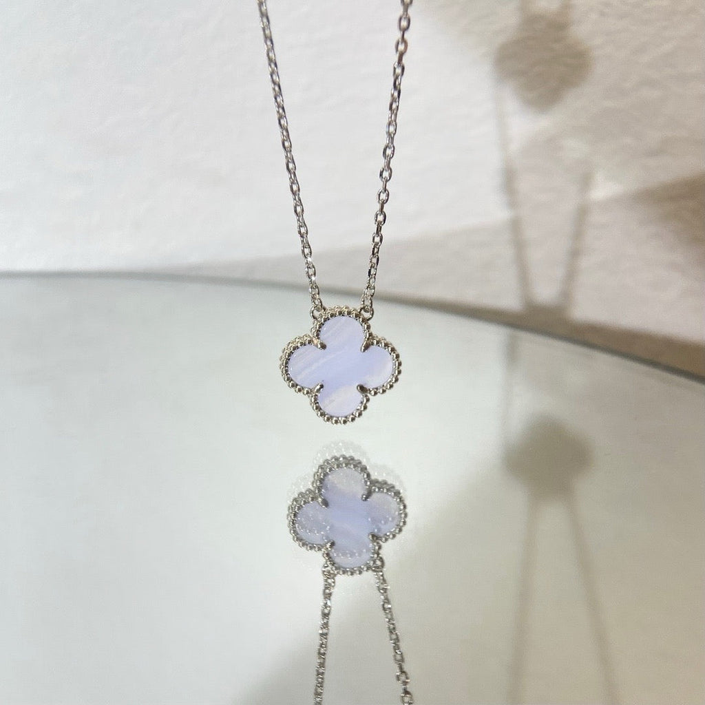 Lumi® CLOVER 15MM BLAUE CHALCEDON-HALSKETTE SILBER
