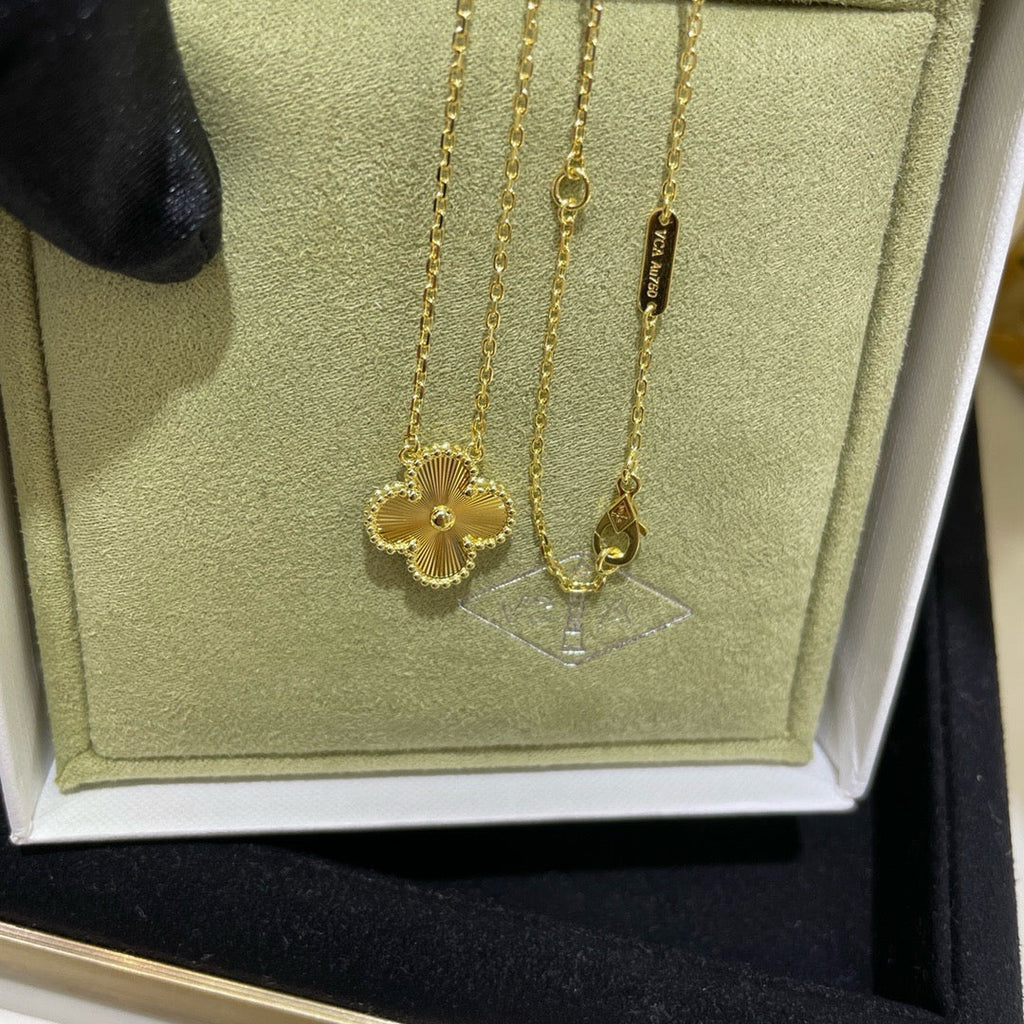 ¡®Imperial¡¯CLOVER 15MM LASER NECKLACE