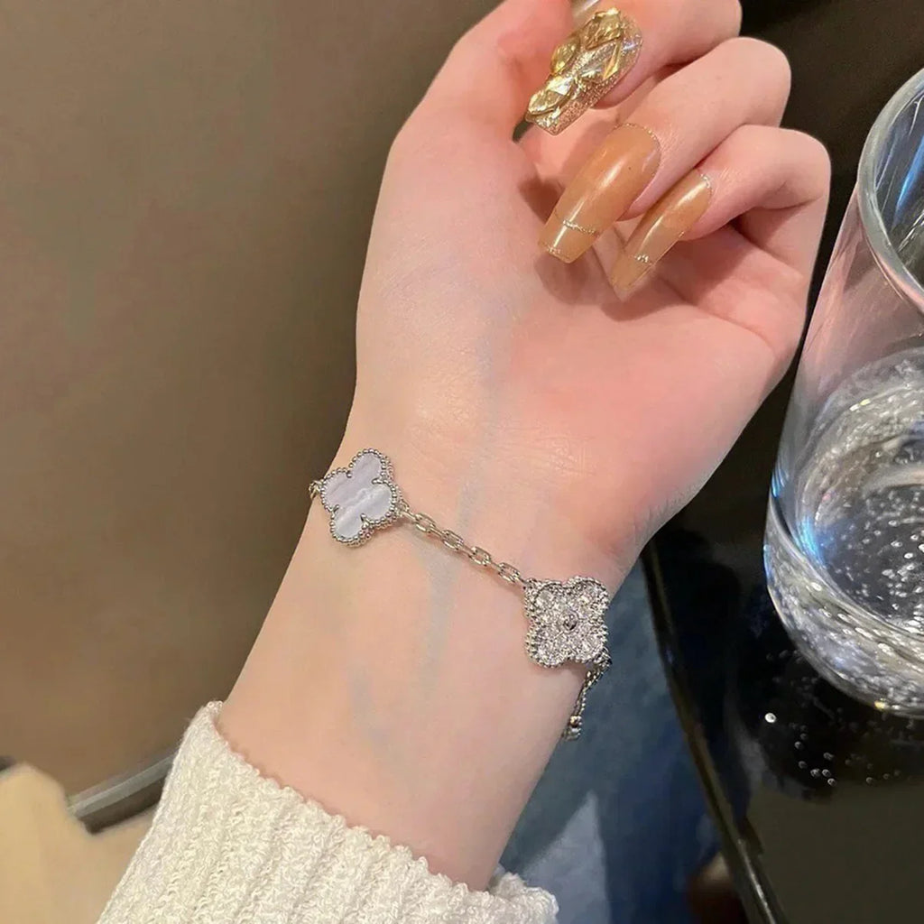 [Lumi] Neue Armbandkollektion „Clover 5 Motif“ aus lila Chalkedonier
