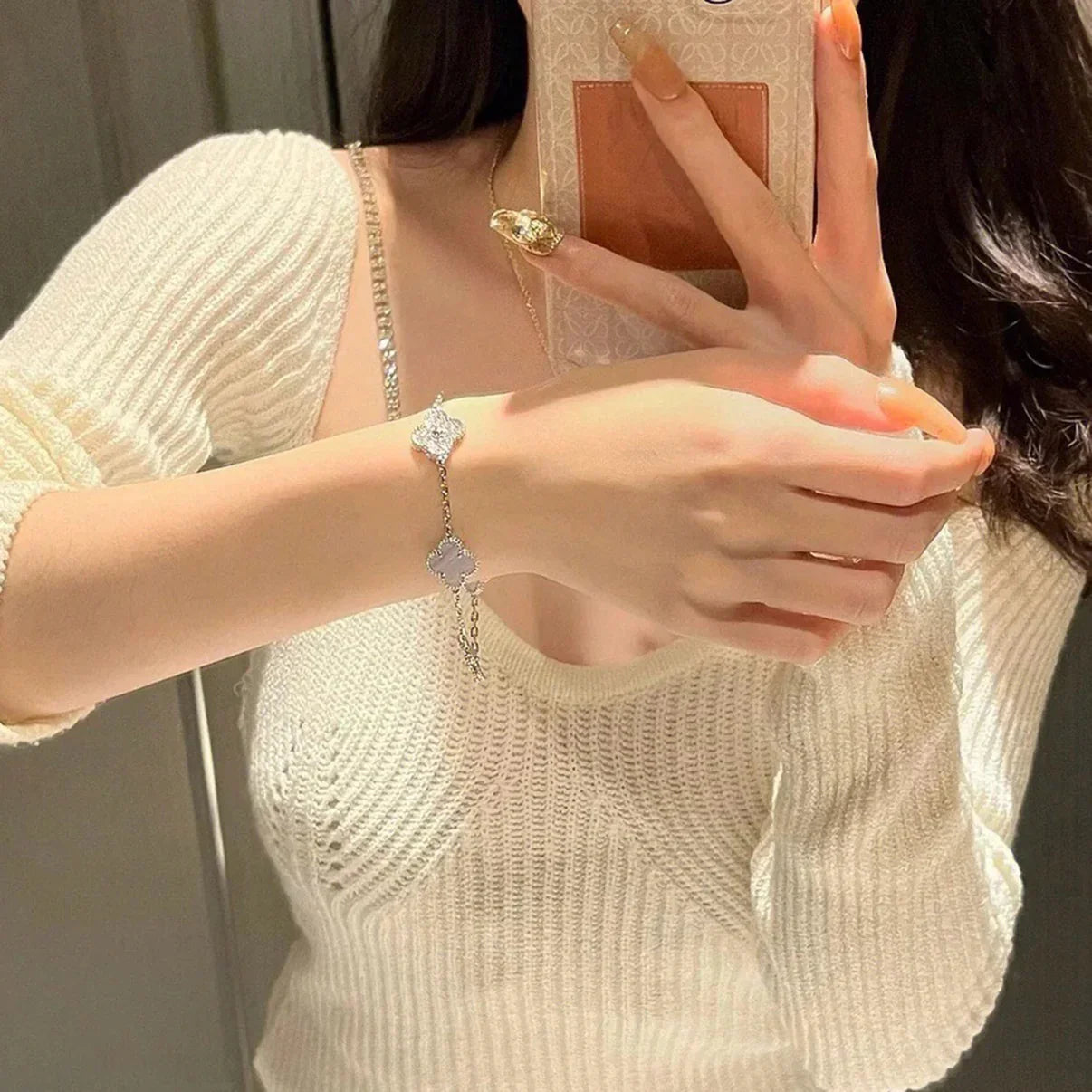 [Lumi] Neue Armbandkollektion „Clover 5 Motif“ aus lila Chalkedonier