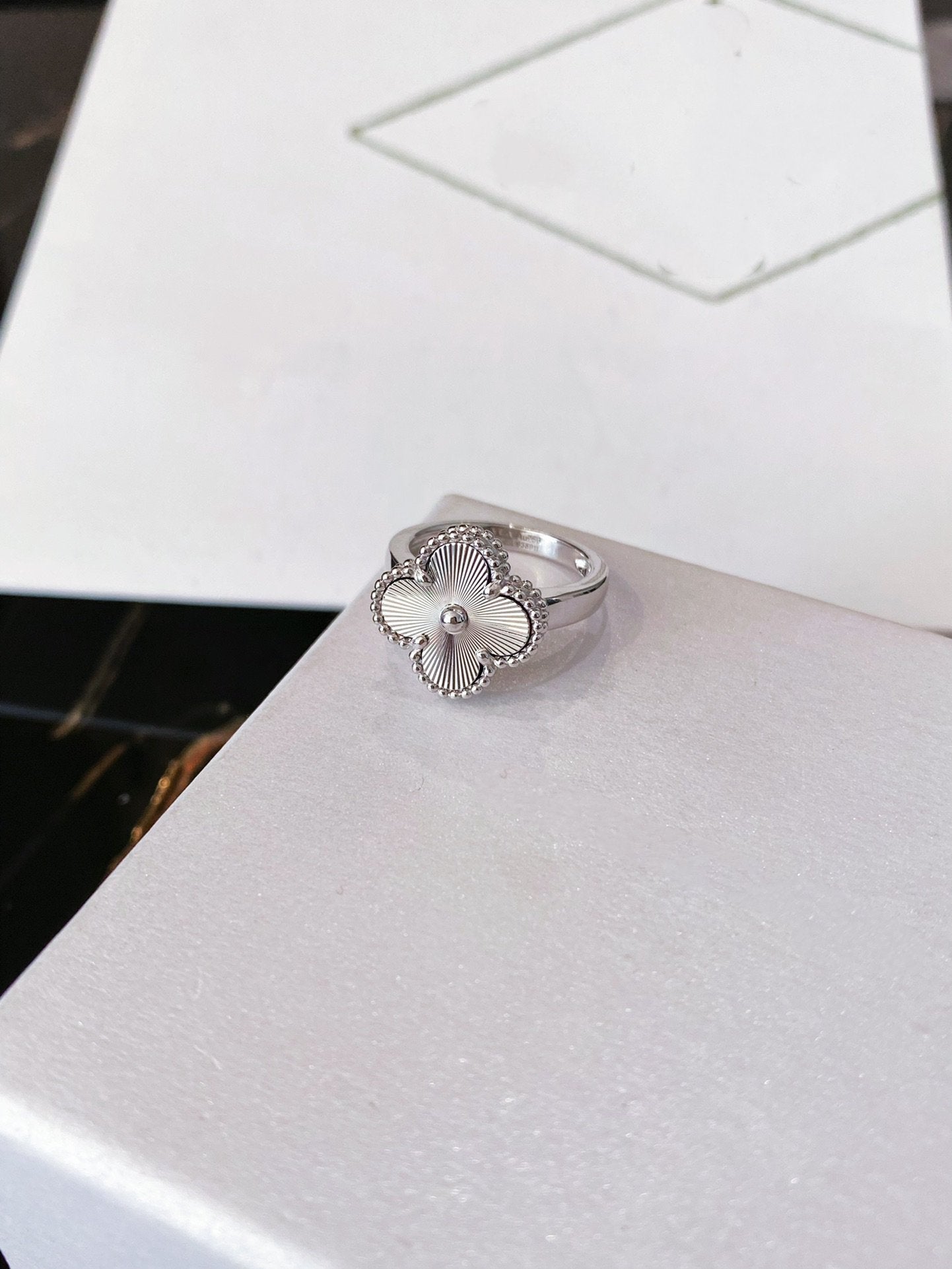 ¡®Lumi¡¯CLOVER SILVER RING