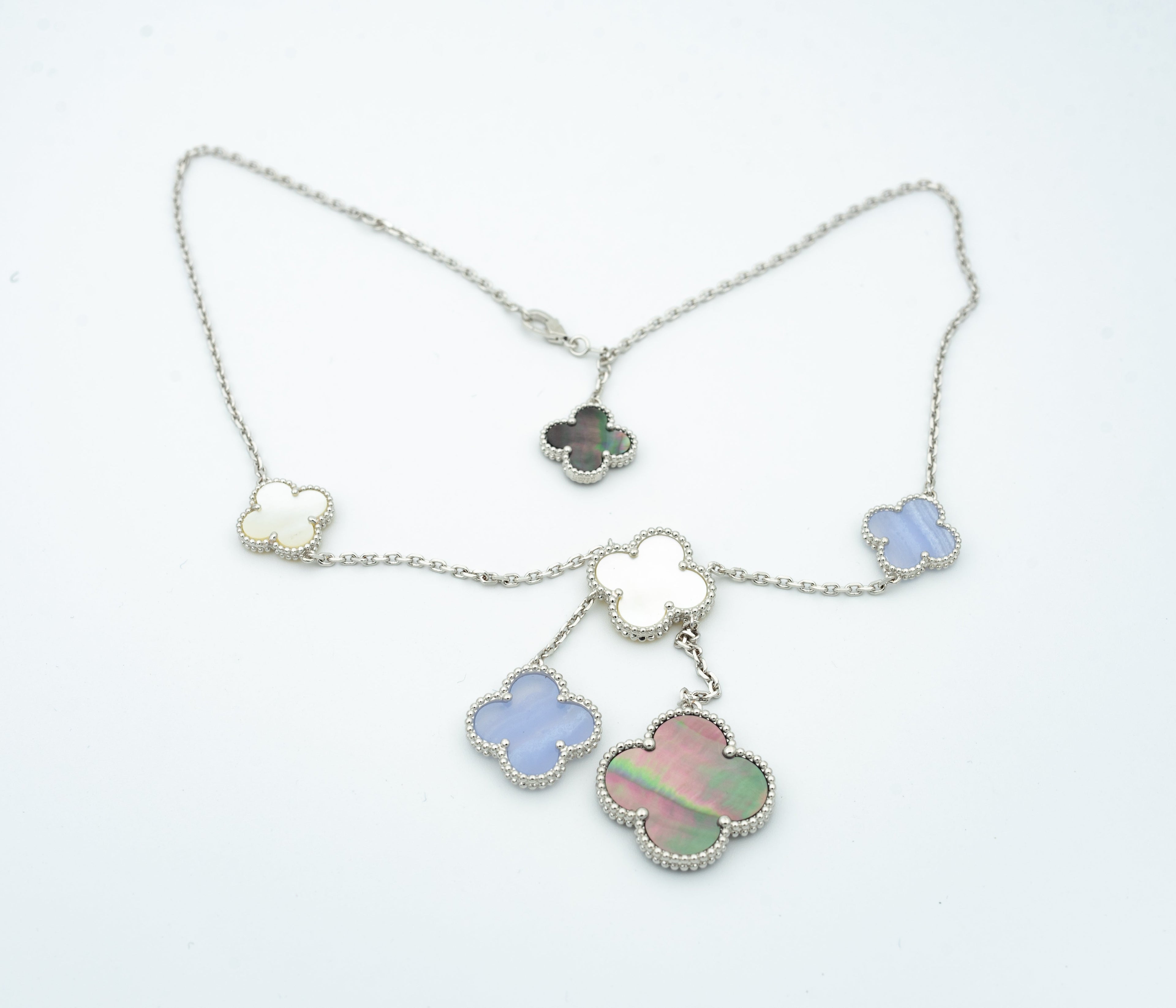 Lumi® Kleeblatt-Halskette aus Chalcedon, silber, 6 Motive 