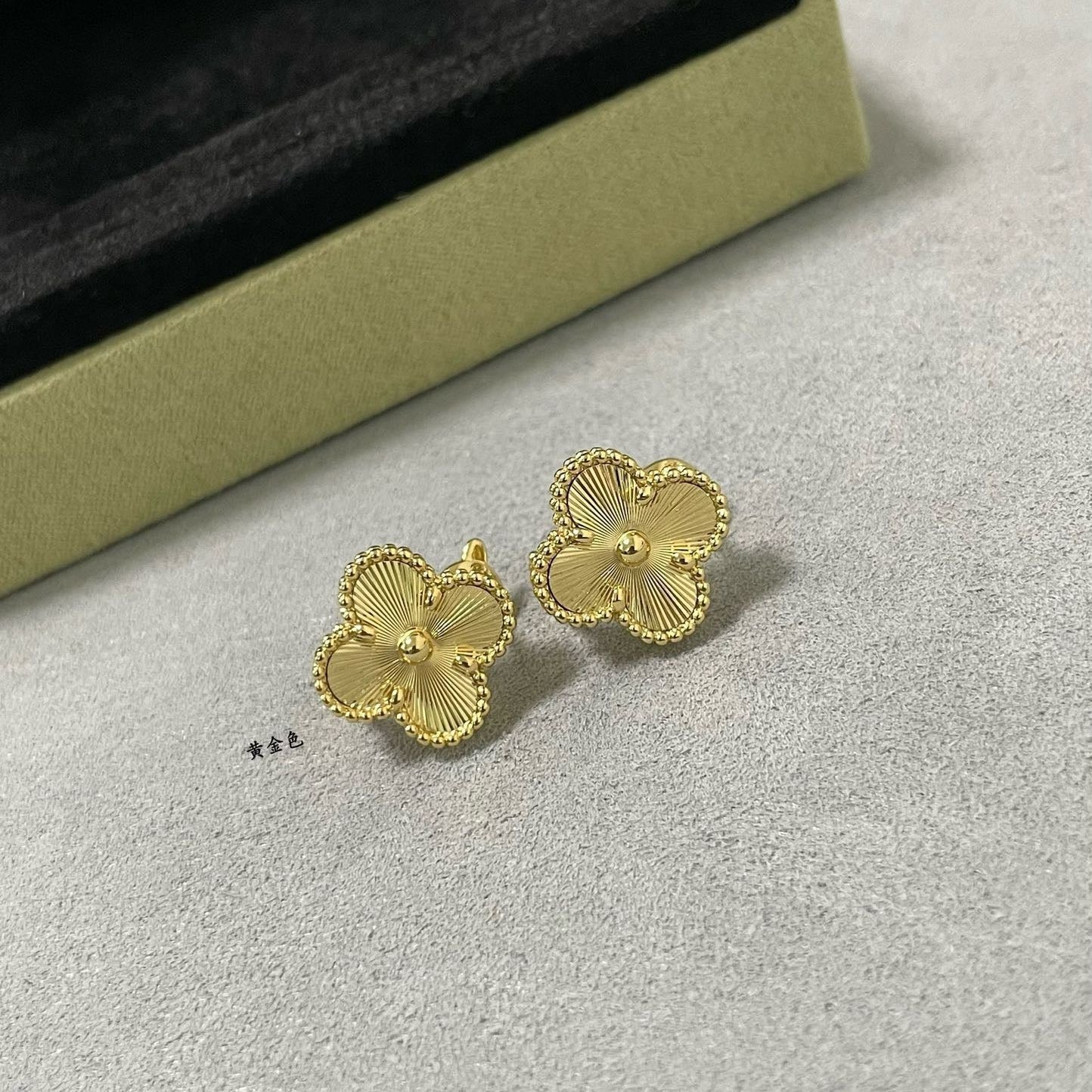 ¡®Imperial¡¯CLOVER MEDIUM STUD EARRINGS