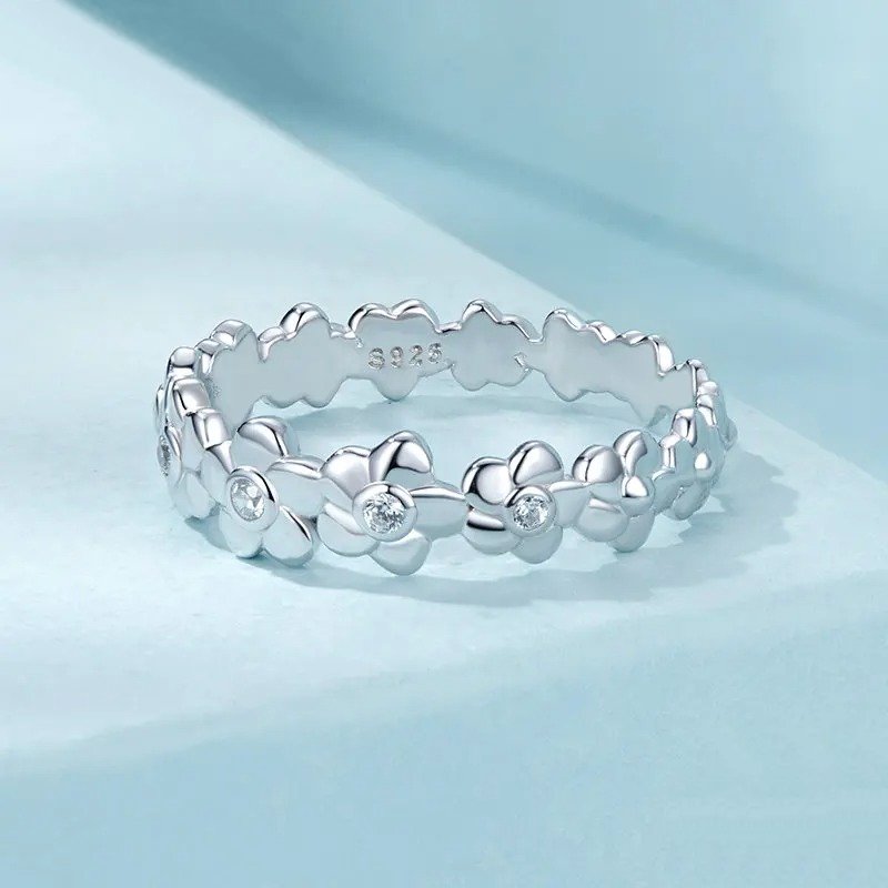Blumenring mit Zirkonia-Besatz – Statement-Ring
