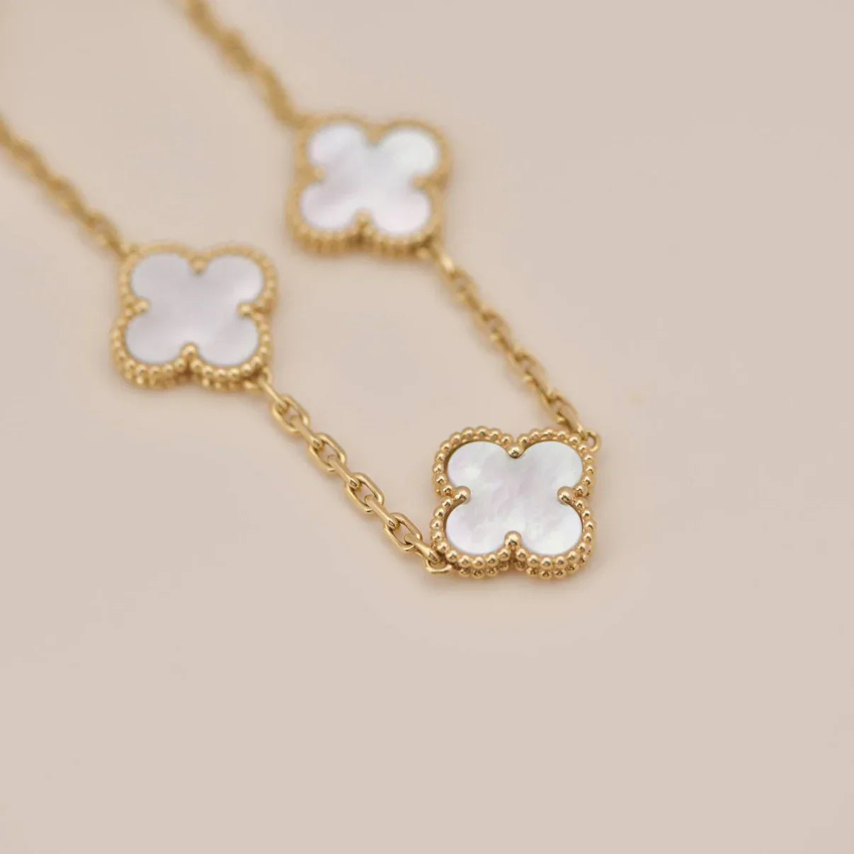 [Lumi jewelry]CLOVER WHITE PEARL MOP 5 MOTIF BRACELET COLLECTION
