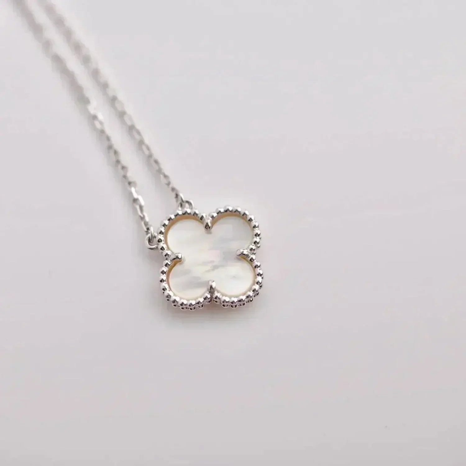 ¡®Lumi¡¯CLOVER  15MM WHITE MOTHER-OF-PEARL SILVER