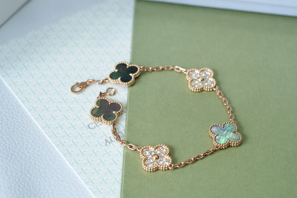 [Lumi] Neue Armbandkollektion „Clover 5 Motive Grau Mop“