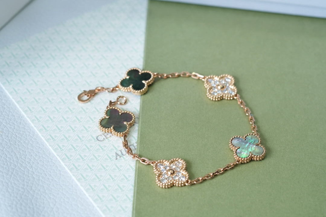 [Lumi] Neue Armbandkollektion „Clover 5 Motive Grau Mop“