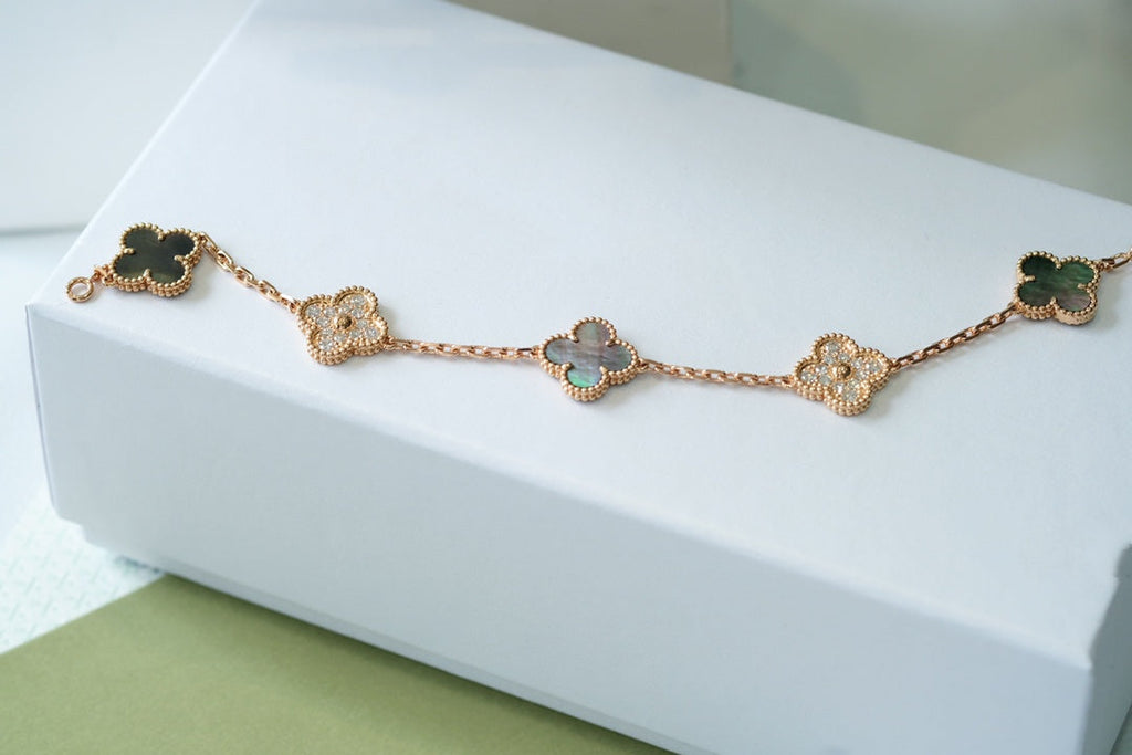 [Lumi] Neue Armbandkollektion „Clover 5 Motive Grau Mop“