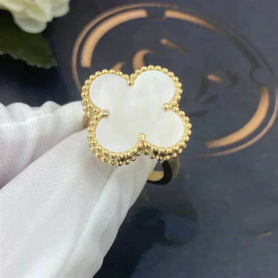 ¡®Lumi¡¯CLOVER WHITE MOP RING