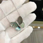 Lumi® Großer Schmetterlingsanhänger aus Silber mit Diamanten