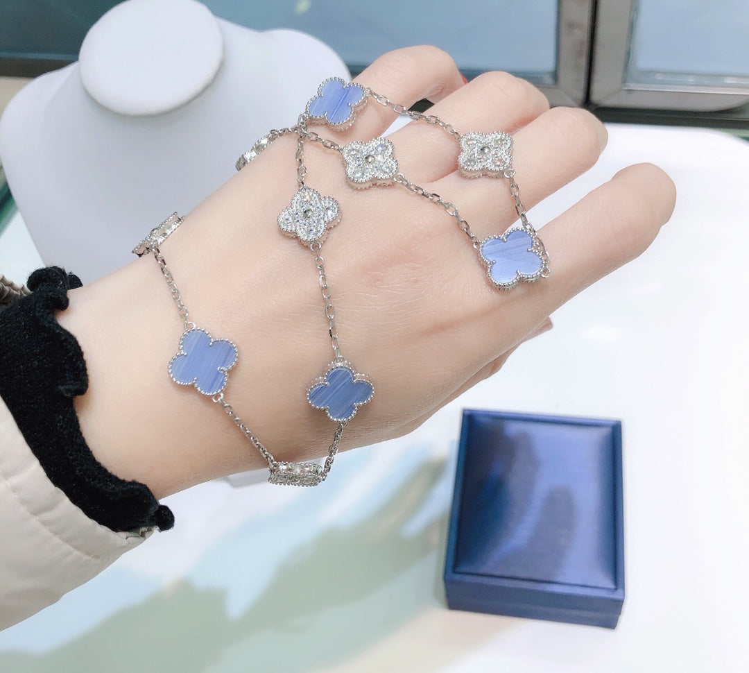 Lumi® Kleeblatt-Halskette mit 10 Motiven, Chalkedon, Diamanten und Silber