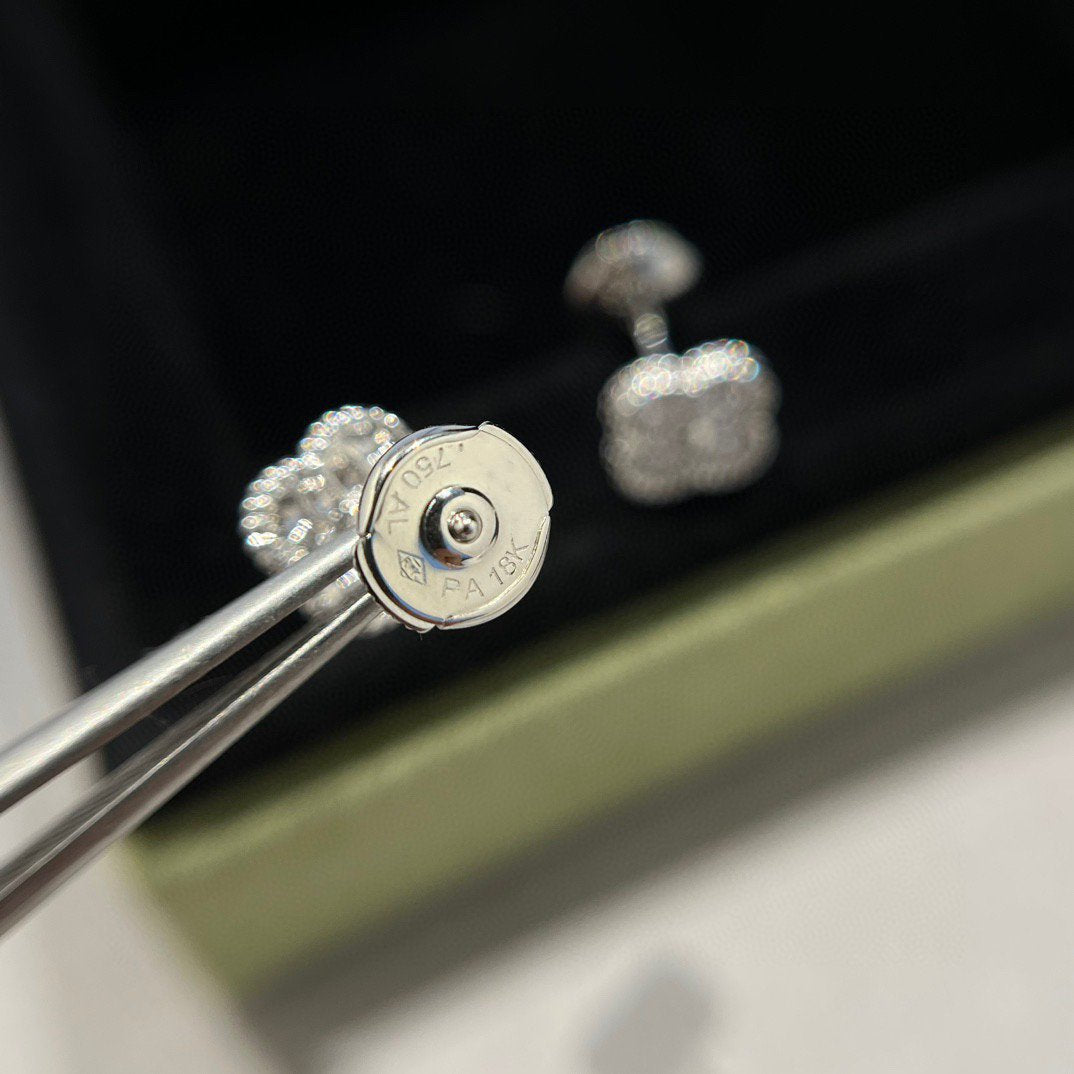 ¡®Lumi¡¯CLOVER MINI DIAMOND STUD EARRINGS