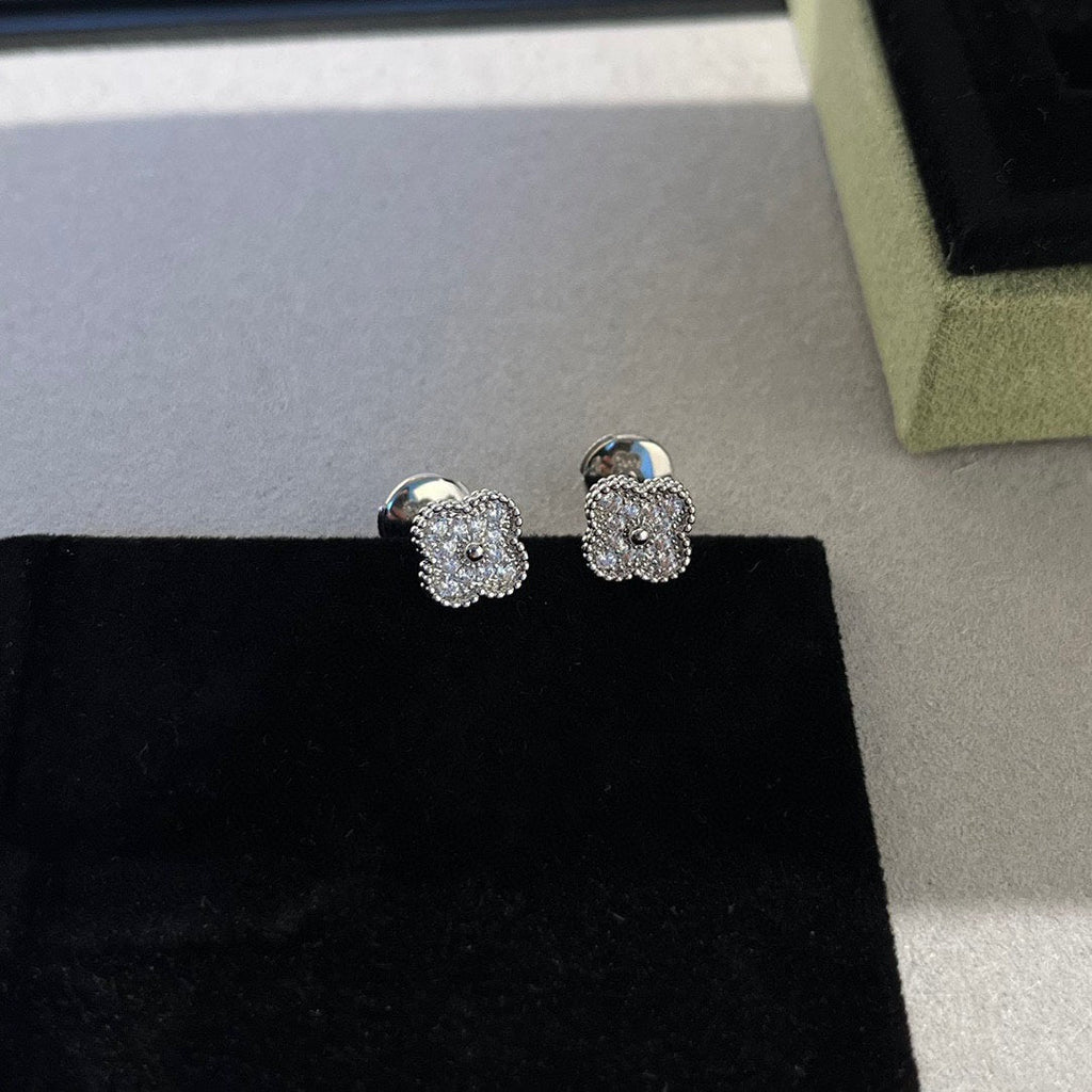 ¡®Lumi¡¯CLOVER MINI DIAMOND STUD EARRINGS