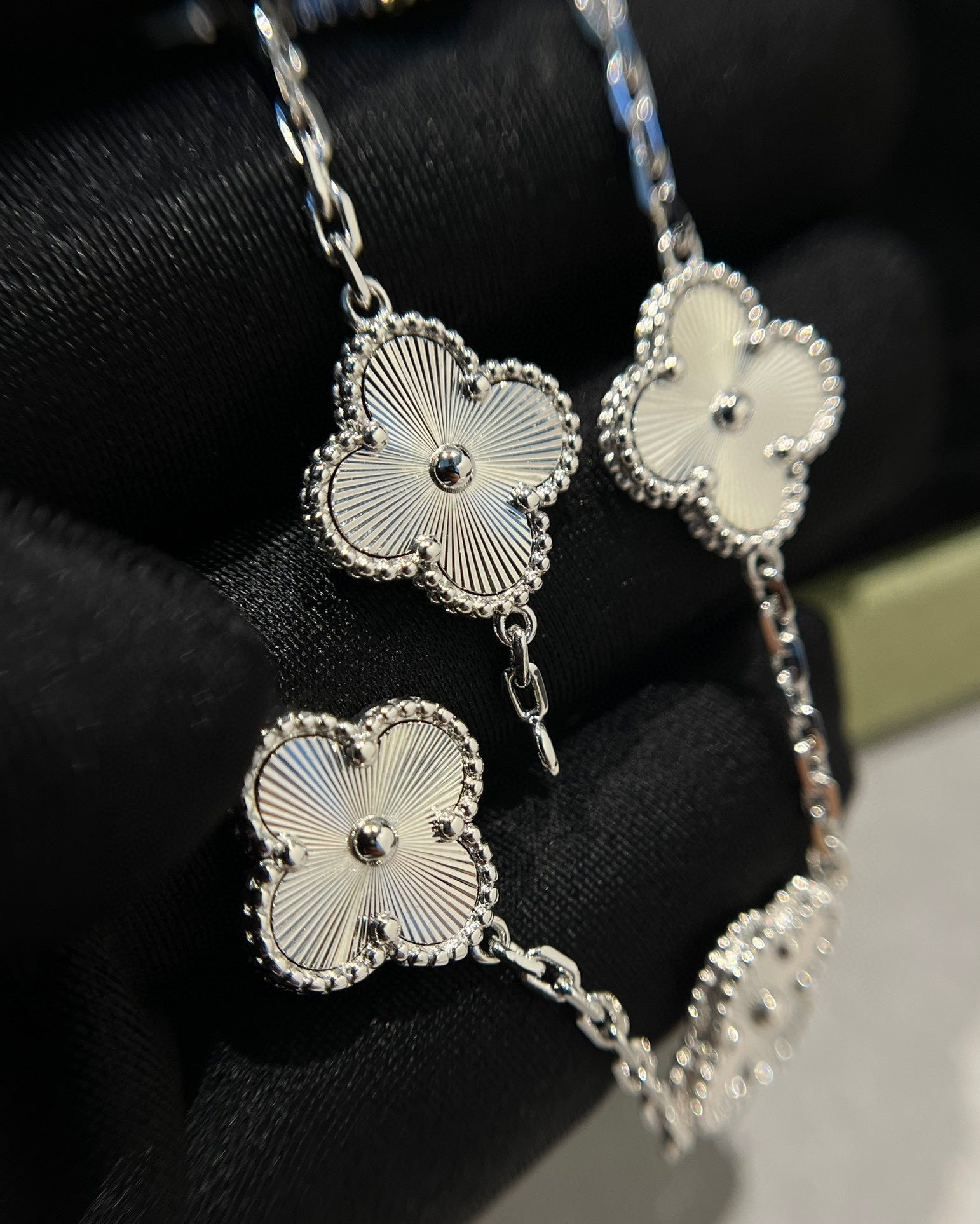 [Lumi]New  CLOVER 5 MOTIF LASER BRACELET COLLECTION