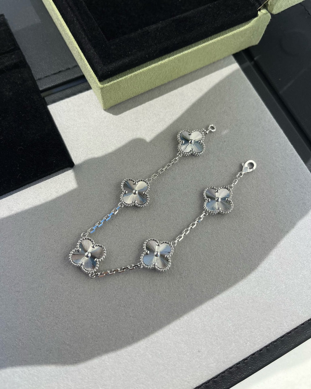 [Lumi jewelry] CLOVER 5 MOTIF LASER BRACELET COLLECTION